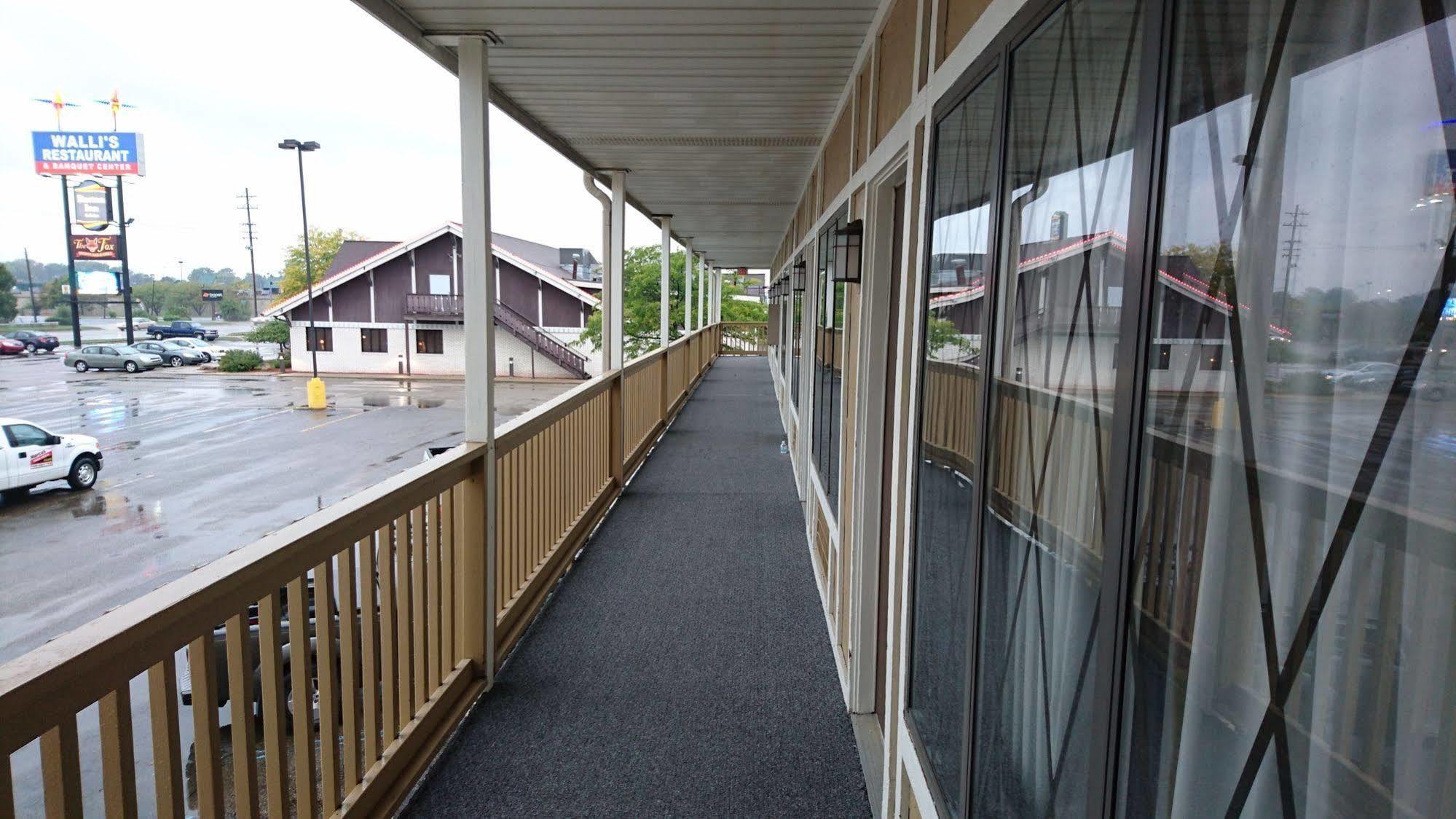 Burton Inn And Suites Eksteriør bilde